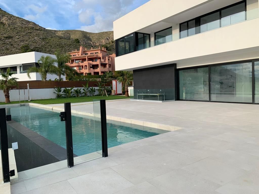 Villa de 4 dormitorios en Finestrat, Spain No. 12074