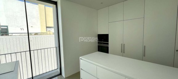 3 bedrooms Apartment in Porto, Portugal No. 44397 6