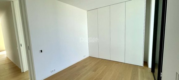 3 bedrooms Apartment in Porto, Portugal No. 44397 13