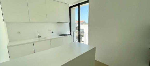 3 bedrooms Apartment in Porto, Portugal No. 44397 7