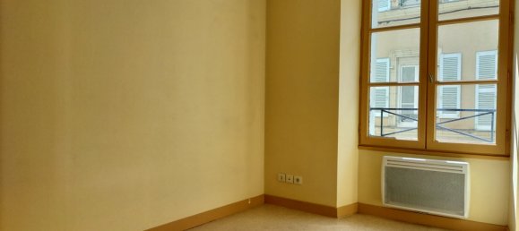 Квартира с 1 спальней в Лаваль, Франция № 357620 2