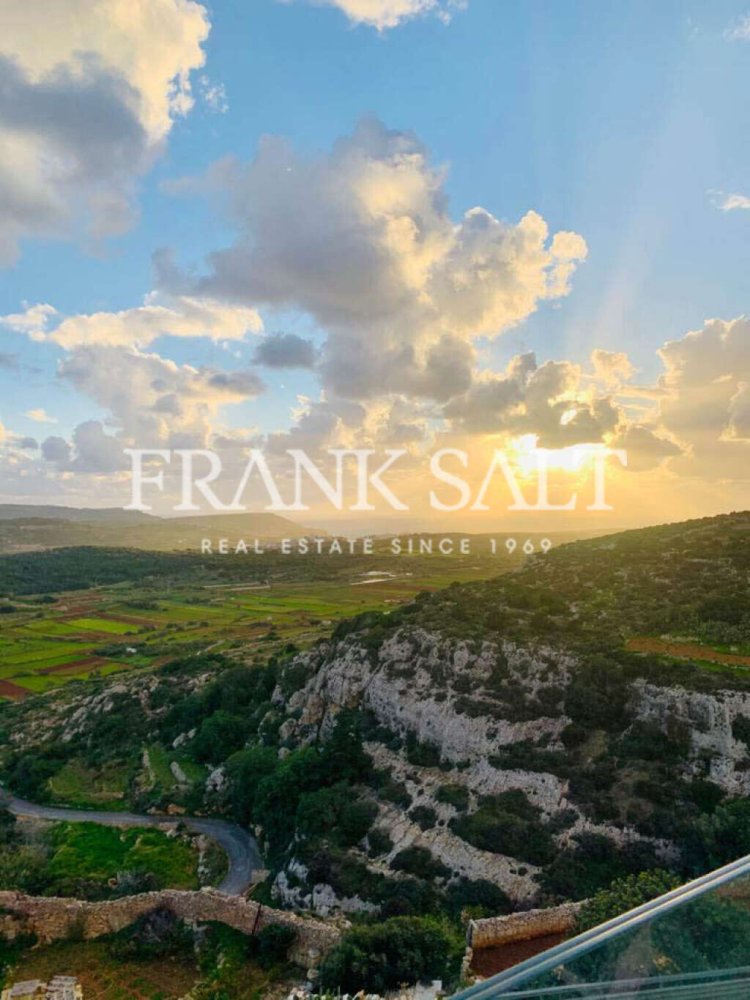 Квартира с 3 спальнями в Меллиха, Мальта № 2974