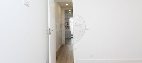 Apartamento de 2 dormitorios en Lisbon, Portugal No. 11810 22