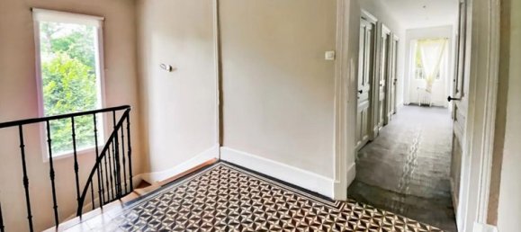 5 bedrooms House in Blanzy, France No. 358973 9