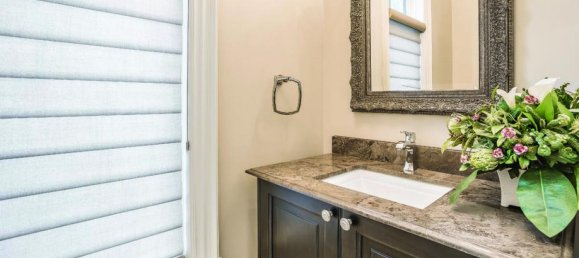 6 bedrooms House in Mississauga, Canada No. 711 7