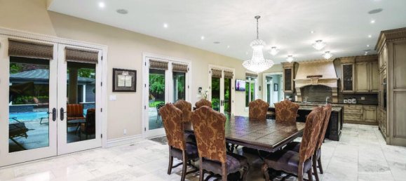 6 bedrooms House in Mississauga, Canada No. 711 12