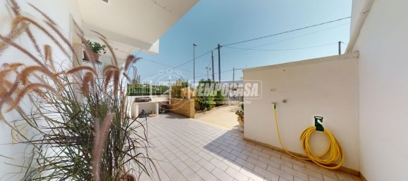 Дом с 2 спальнями в Porto Cesareo, Италия № 323103 12