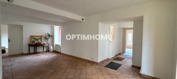 5 bedrooms Villa in Sainte-Mesme, France No. 194238 3