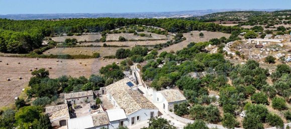 3 bedrooms House in Noto, Italy No. 334982 11