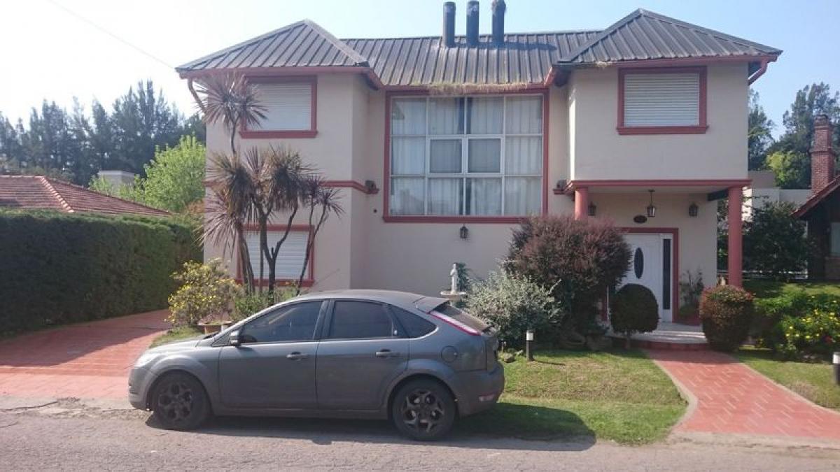 Casa de 5 dormitorios en General Rodríguez, Argentina No. 94710