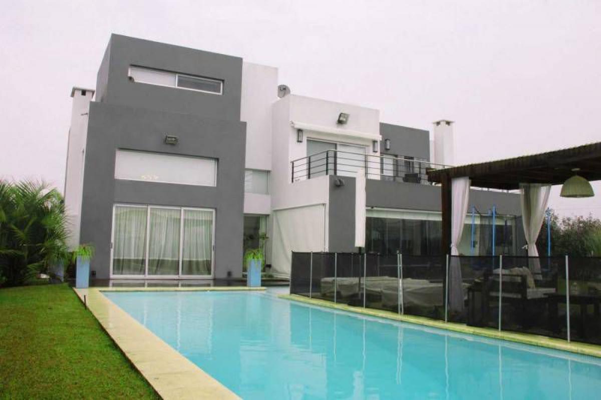 Casa de 6 dormitorios en Pilar, Argentina No. 81904