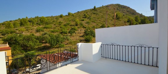 5 bedrooms Villa in Pedreguer, Spain No. 208539 2