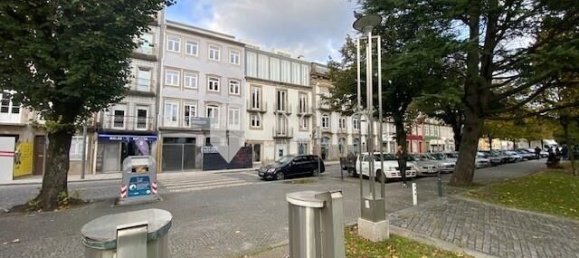 258m² Commercial property in Braga, Portugal No. 31430 5