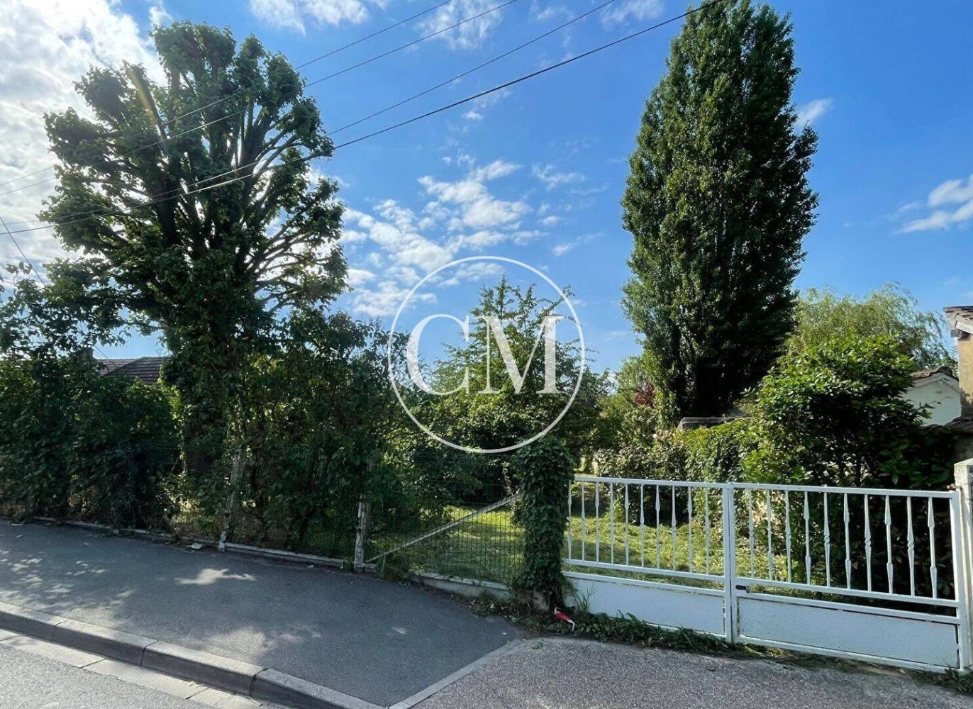 1039m² Land in Gambais, France No. 172926