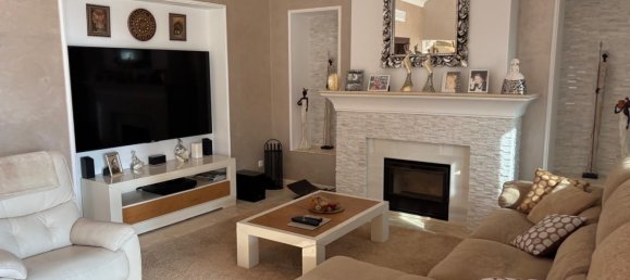 5 bedrooms Villa in Estepona, Spain No. 47173 4