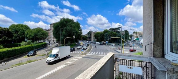 3-salle Appartement à Milan, Italy No. 241995 6