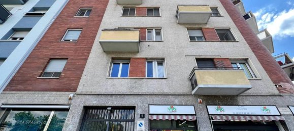 3-salle Appartement à Milan, Italy No. 241995 24