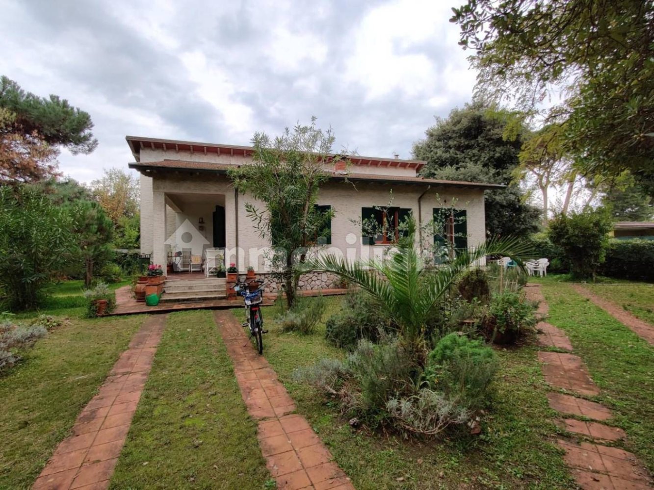 4 bedrooms Villa in Massa, Italy No. 215038