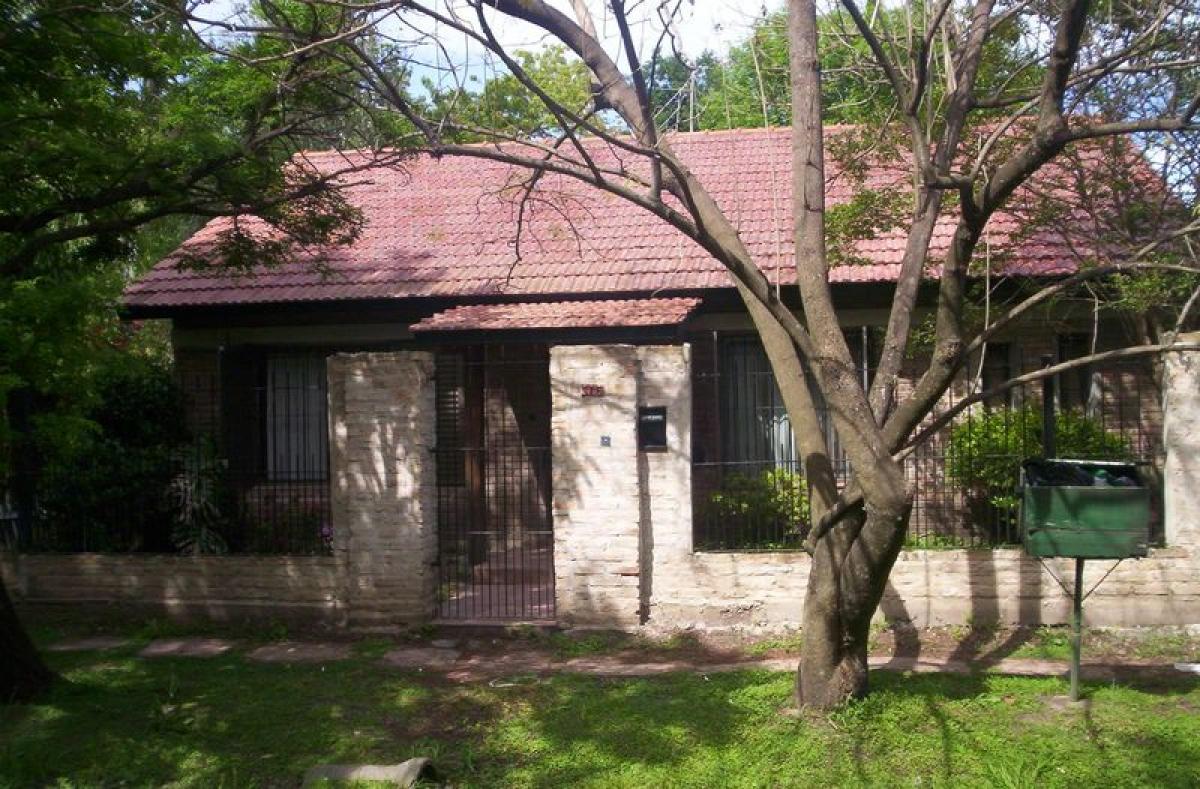 3 bedrooms House in Almirante Brown, Argentina No. 83420