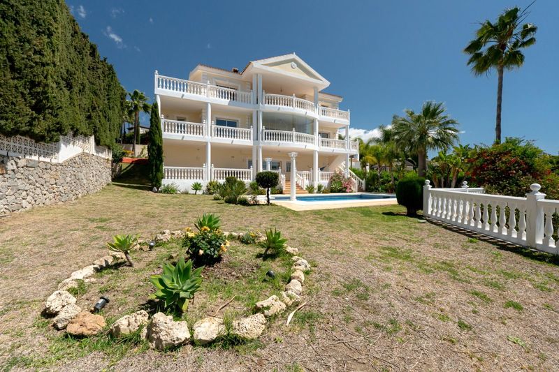 Villa de 4 dormitorios en Marbella, Spain No. 237622