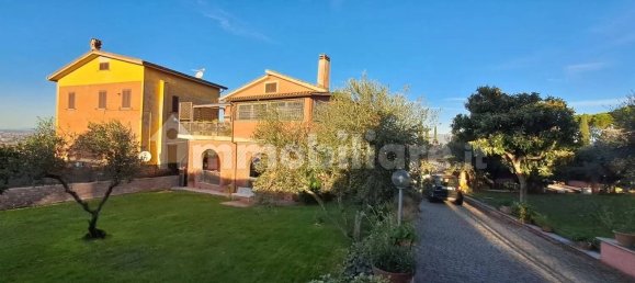 8 bedrooms Villa in Rome, Italy No. 210271 2