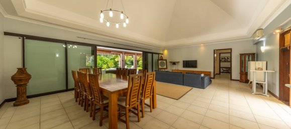 5 bedrooms Villa in Tamarin, Mauritius No. 253 2