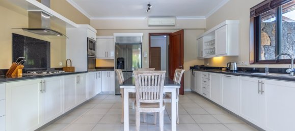 5 bedrooms Villa in Tamarin, Mauritius No. 253 13