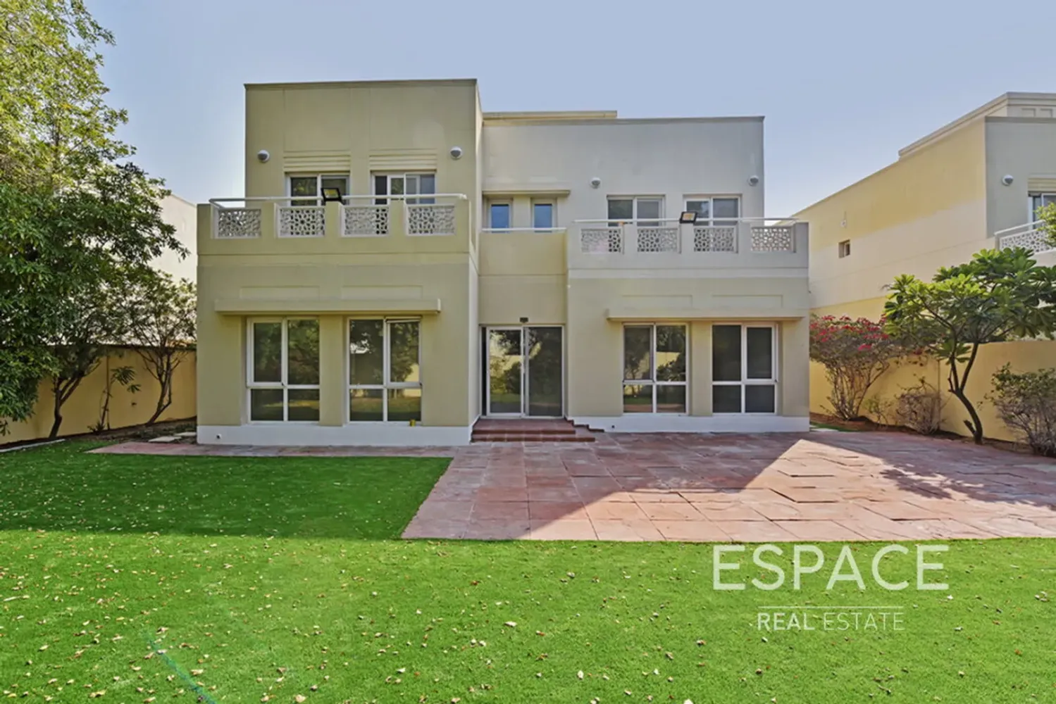 Vivenda T5 em Meadows, UAE N.º 209729