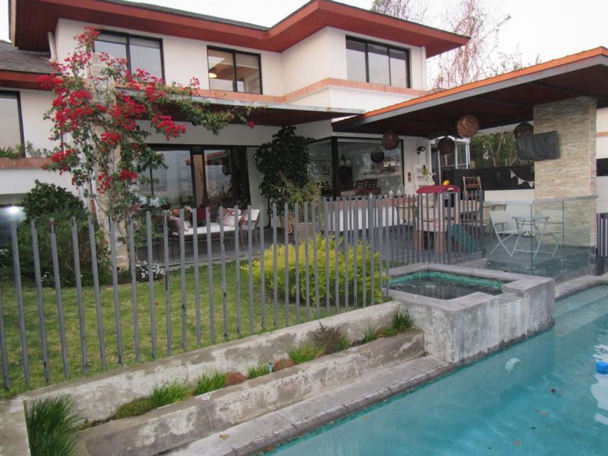 4 bedrooms House in Santiago, Chile No. 3857