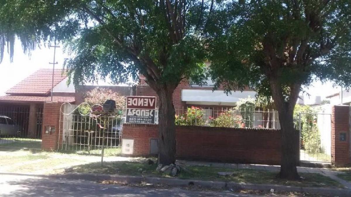 Casa de 3 dormitorios en Mar del Plata, Argentina No. 89160