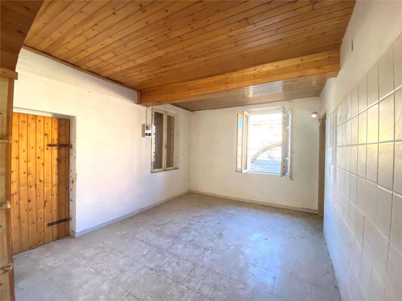 Gewerbliche Immobilie in Pavullo nel Frignano, Italy 100m², Nr. 87462