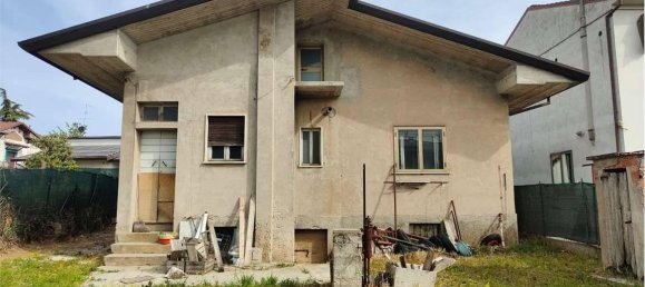 Дом с 4 комнатами в Сан Джованни Лупатото, Италия № 155437 5