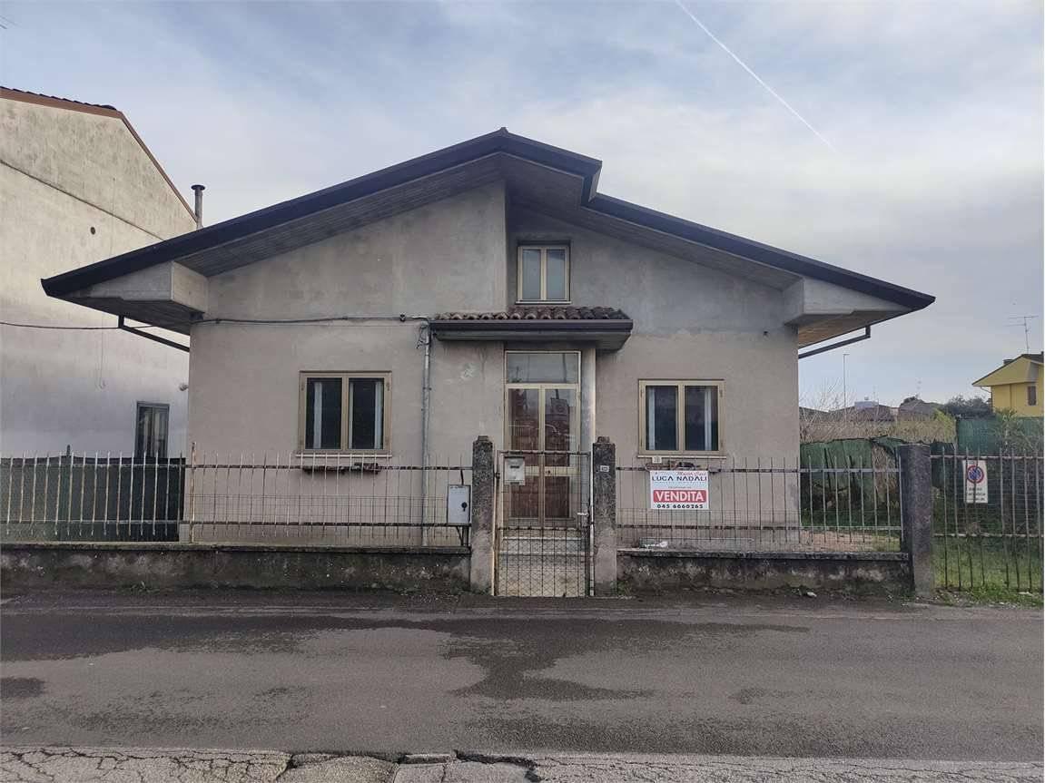 Дом с 4 комнатами в Сан Джованни Лупатото, Италия № 155437