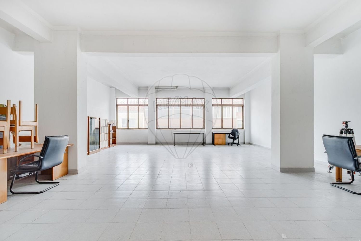 78m² Office in Odivelas, Portugal No. 199396