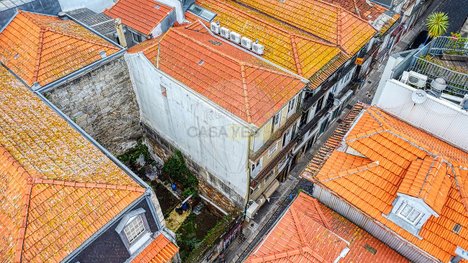 344m² Building in Porto, Portugal No. 52666