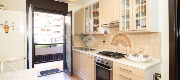 3-salle Appartement à Basiglio, Italy No. 189251 9