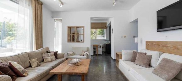 4 bedrooms House in Pyrgos, Cyprus No. 6788 2