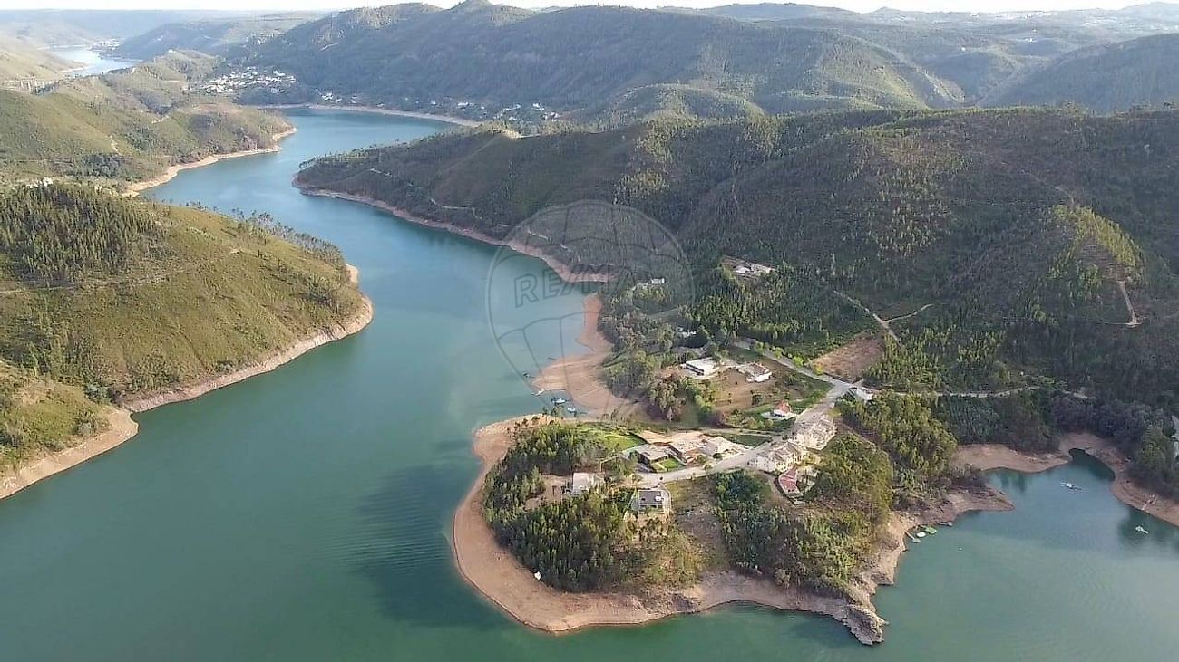 Земельный участок 515м² в Aguas Belas, Португалия № 71251