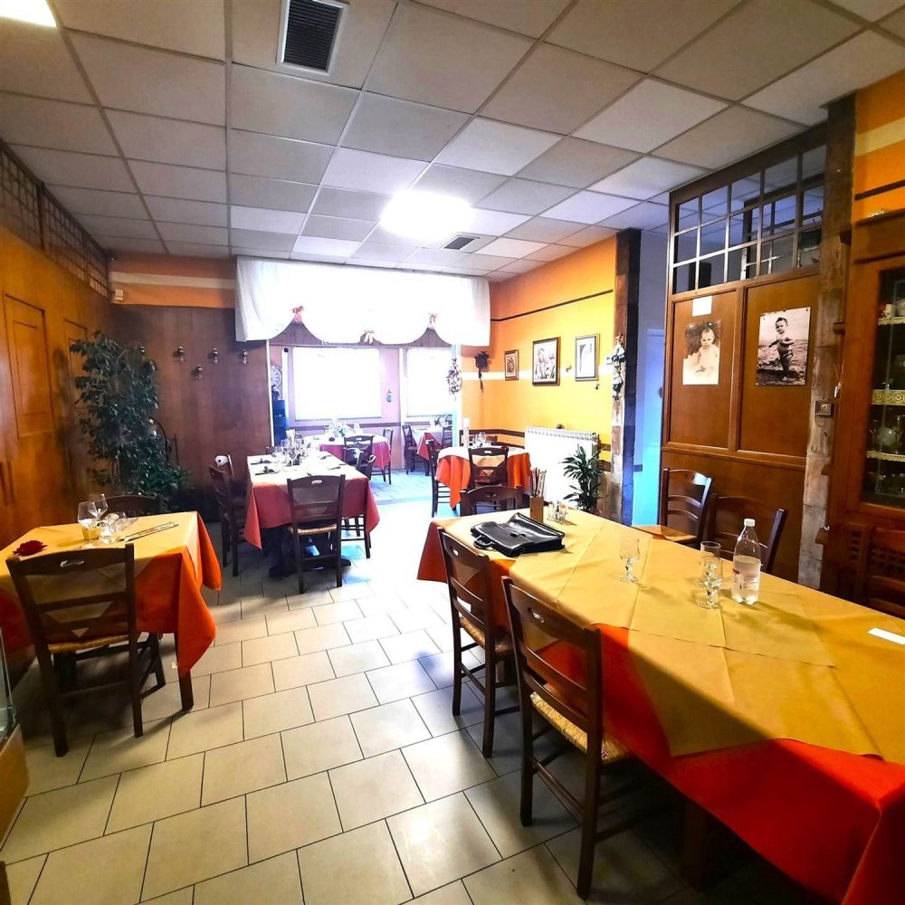 150m² Commercial property in Santo Stefano di Magra, Italy No. 232578