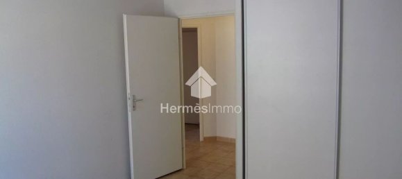 Apartamento de 3 dormitorios en Marseille, France No. 280726 5