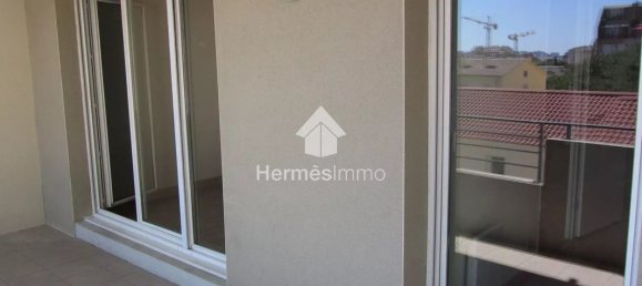 Apartamento de 3 dormitorios en Marseille, France No. 280726 9