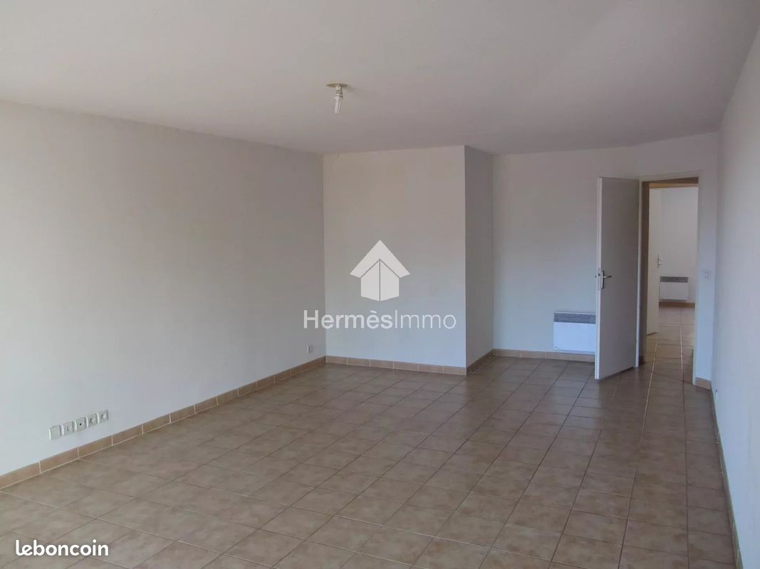 Apartamento de 3 dormitorios en Marseille, France No. 280726