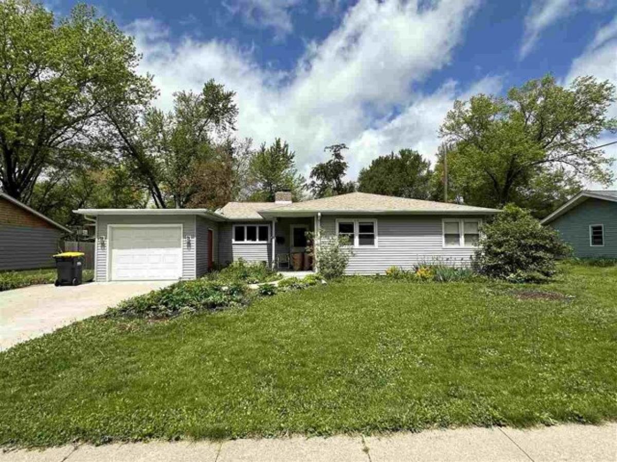 3 bedrooms House in Iowa City, USA No. 408499