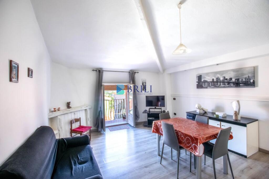 Квартира с 2 спальнями в Лурас, Италия № 327011