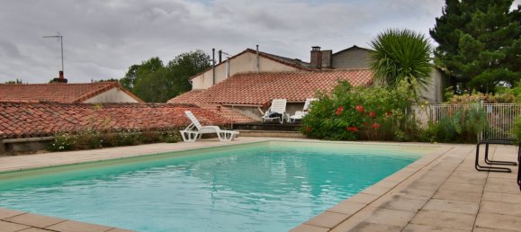 Casa de 4 dormitorios en Deux-Sevres, France No. 343672 5