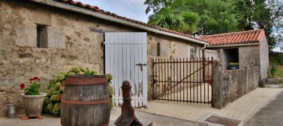 Casa de 4 dormitorios en Deux-Sevres, France No. 343672 28