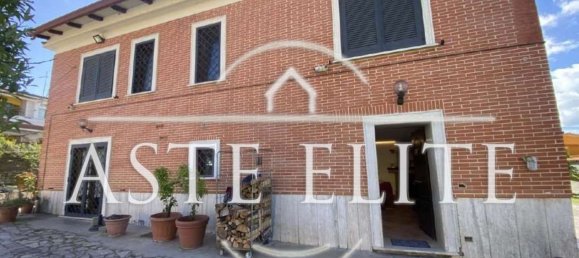 4 rooms Apartment in Pomezia, Italy No. 4534 14