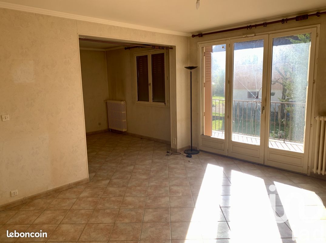 Casa T3 em Saint-Clement, France N.º 194535