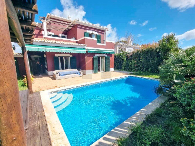 Villa de 4 dormitorios en Alvor, Portugal No. 96251