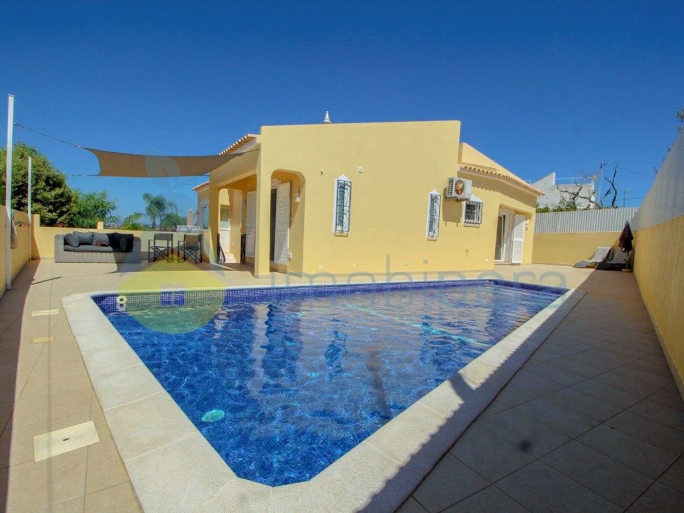 Casa de 3 dormitorios en Albufeira, Portugal No. 330681